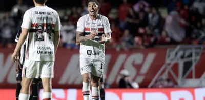 Luciano marca, São Paulo vence o Atlético-MG e atacante critica bastidores