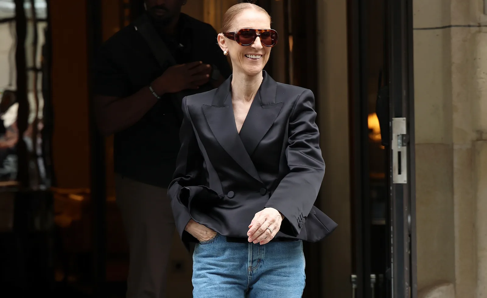 Céline Dion aposta em alfaiataria e peças marcantes no retorno aos palcos