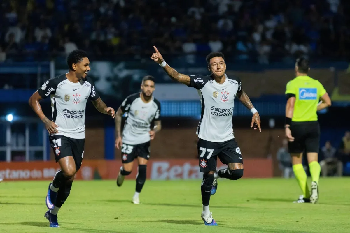 Corinthians avalia oferta de R$ 120 milhões da Fatal Model por uma temporada