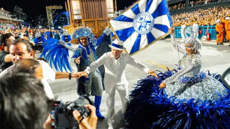 TSE manda abrir processo sobre desfile que homenageou Lula no Carnaval do Rio