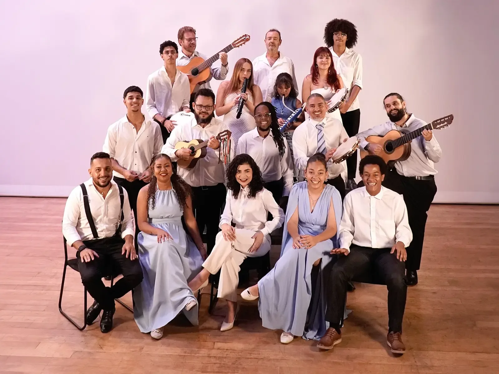 Basileu França reúne exposição e música brasileira nesta segunda em Goiânia