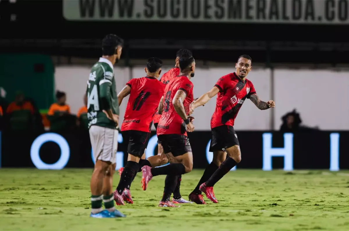 Atlético-GO bate o Goiás e assume lugar no G6 da Série B