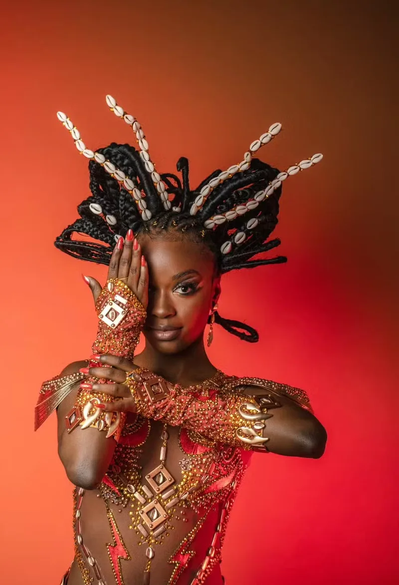 Nikolly Fernandes estreia como musa da Mangueira com visual inspirado em Oyá