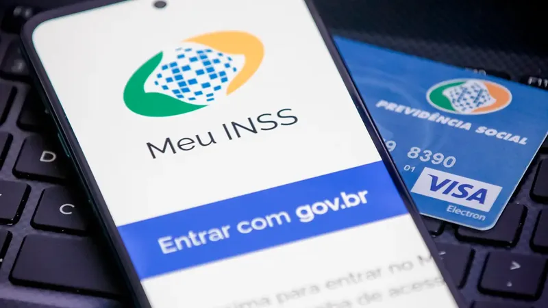Margem do consignado do INSS volta a 45%, mas cartões seguem suspensos