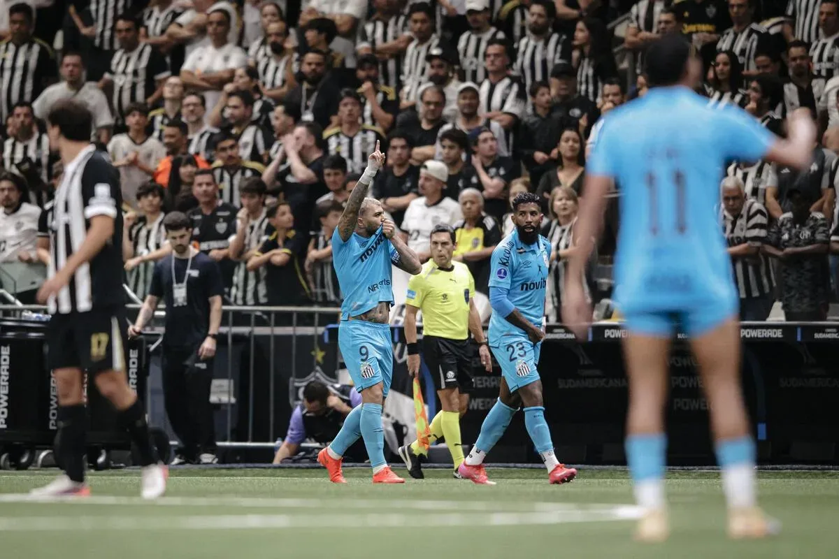 Futuro de Gabigol no Santos segue indefinido após marca de 20 gols