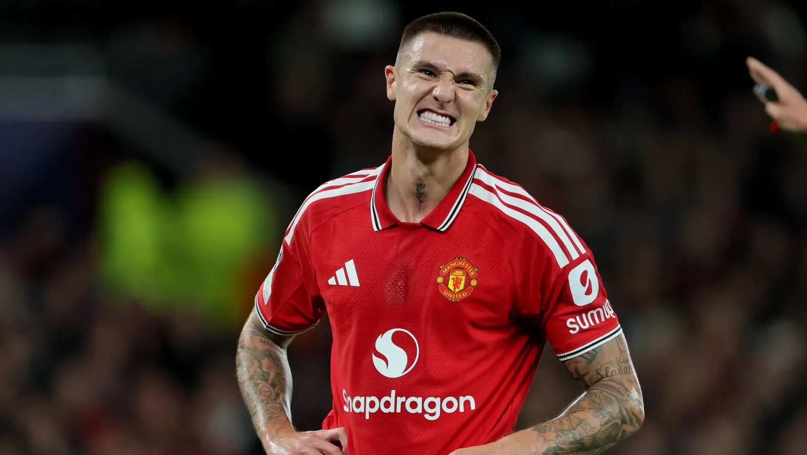 Rooney critica ausência de Sesko e cobra atacante lesionado no United