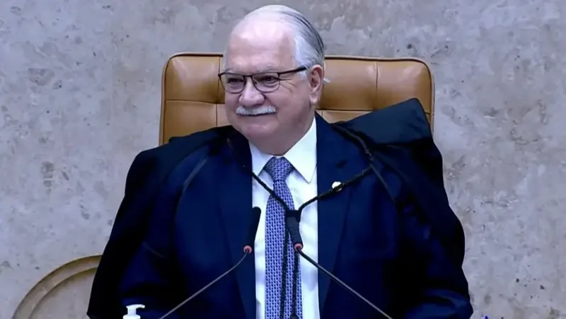 Dino e Fachin discutem regras do regimento em sessão sobre Moraes