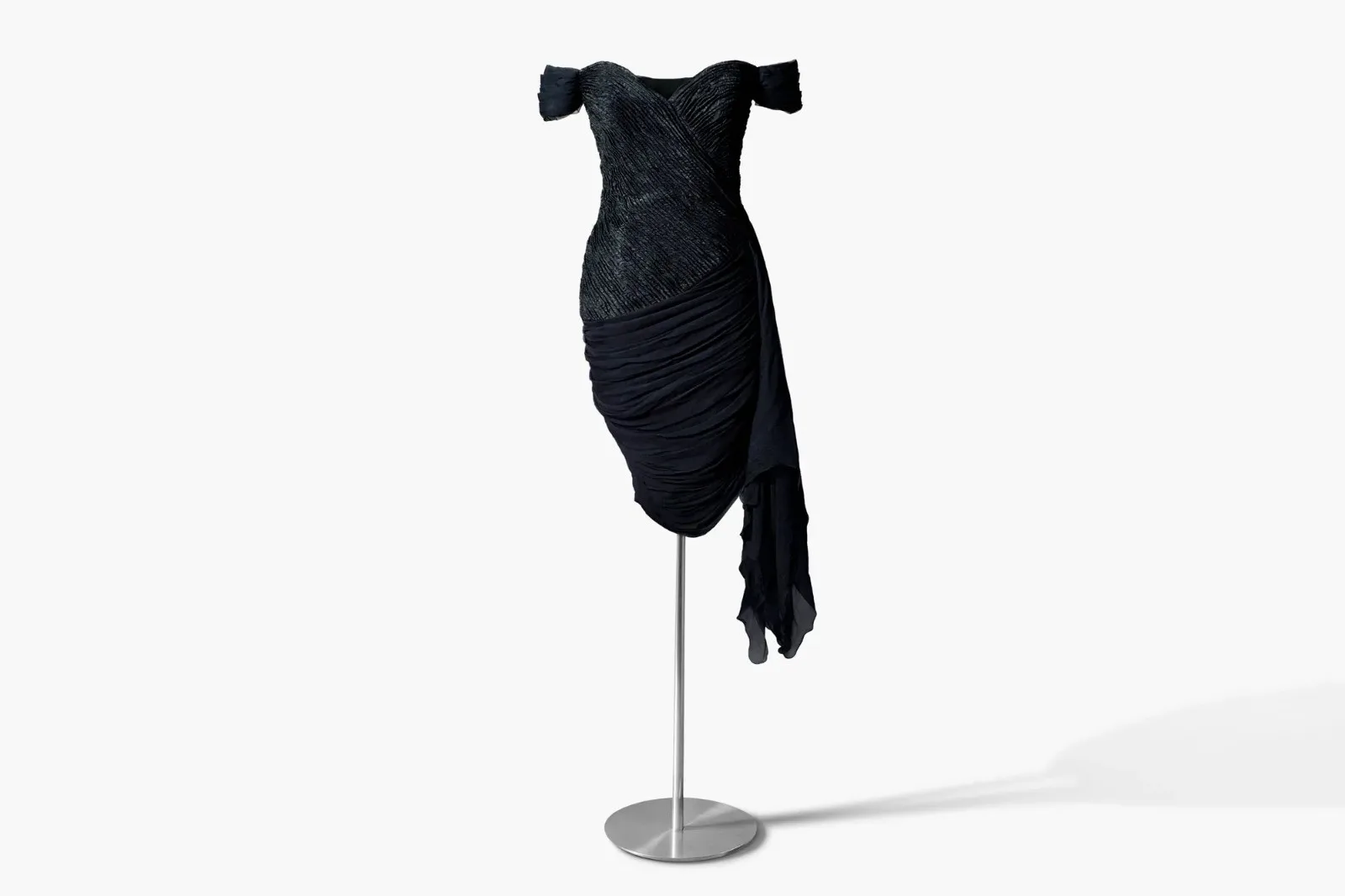 Vestido usado por Diana será leiloado em dezembro pela Sotheby's
