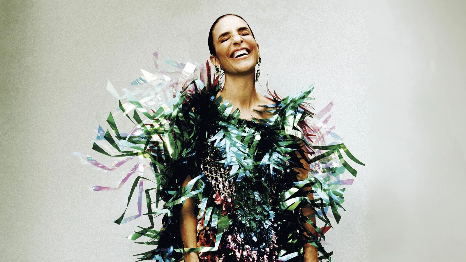 Ivete Sangalo usa vestido da Dolce & Gabbana no Domingão