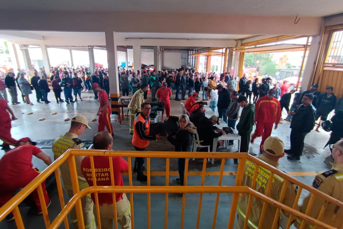 Apucarana recebe telhas e lonas após temporal no Paraná