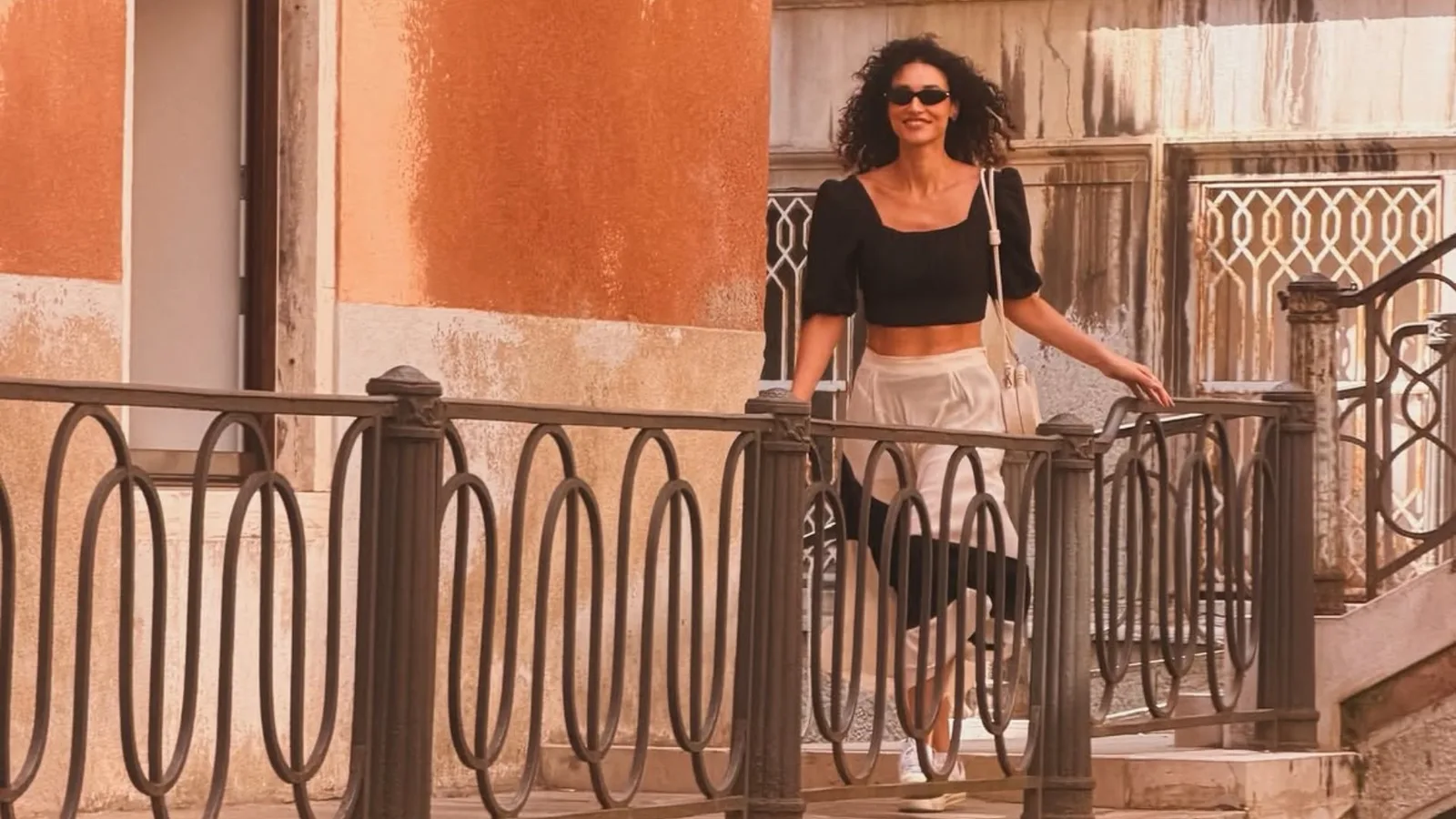 Débora Nascimento registra passagem por Veneza antes de voltar às novelas