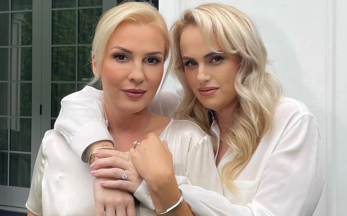 Rebel Wilson comemora aniversário de casamento com Ramona após chegada de Rose