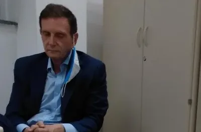 Após ser preso, Crivella ficou em silêncio e chegou a cochilar na delegacia