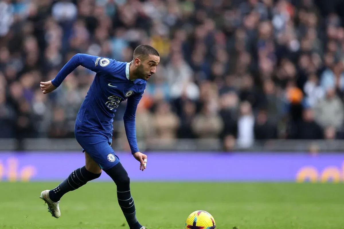 Botafogo avança por Hakim Ziyech, mas jogador mantém dúvidas sobre o Brasil