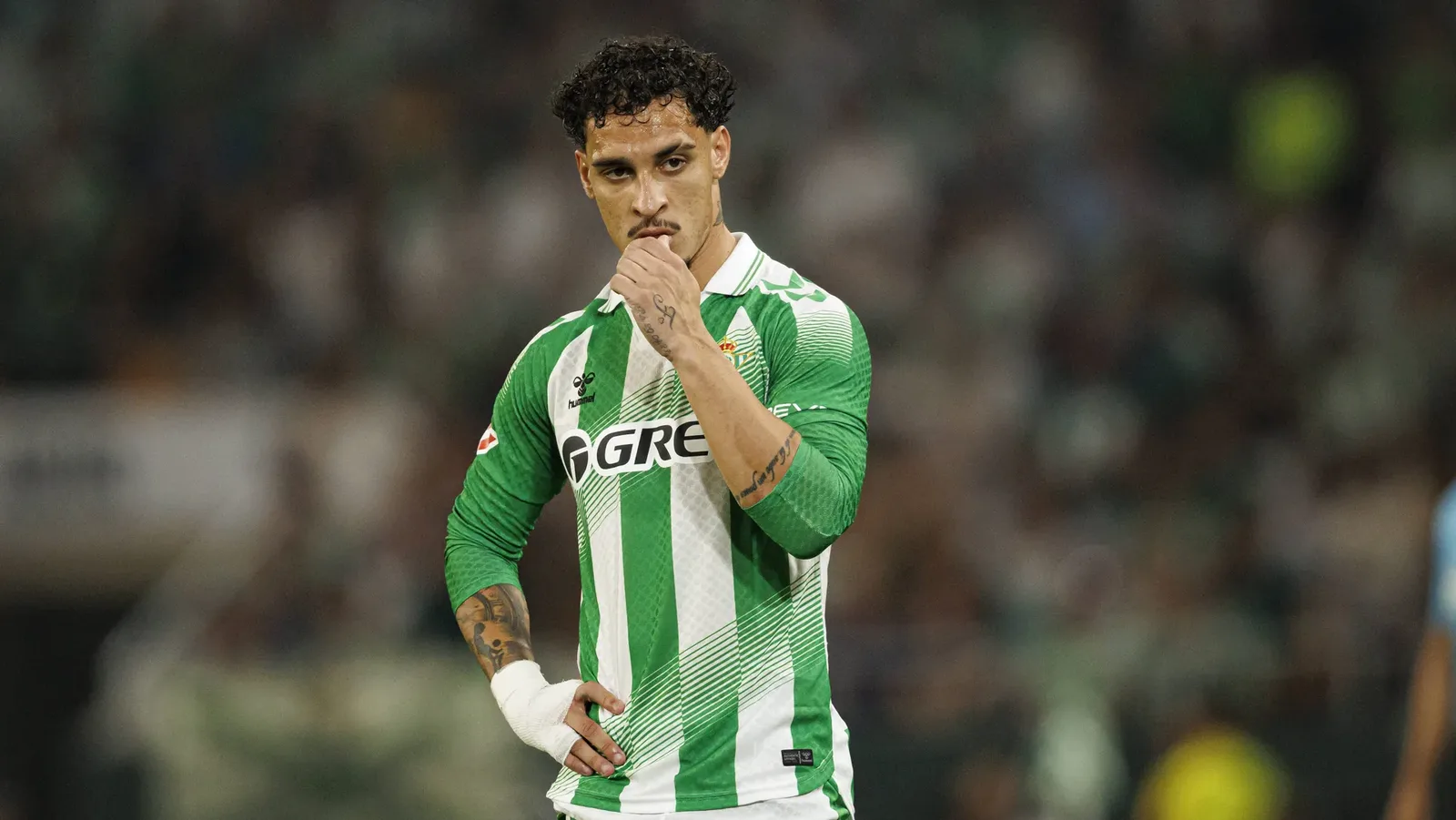 Antony diz estar sem analgésicos e destaca confiança no Betis