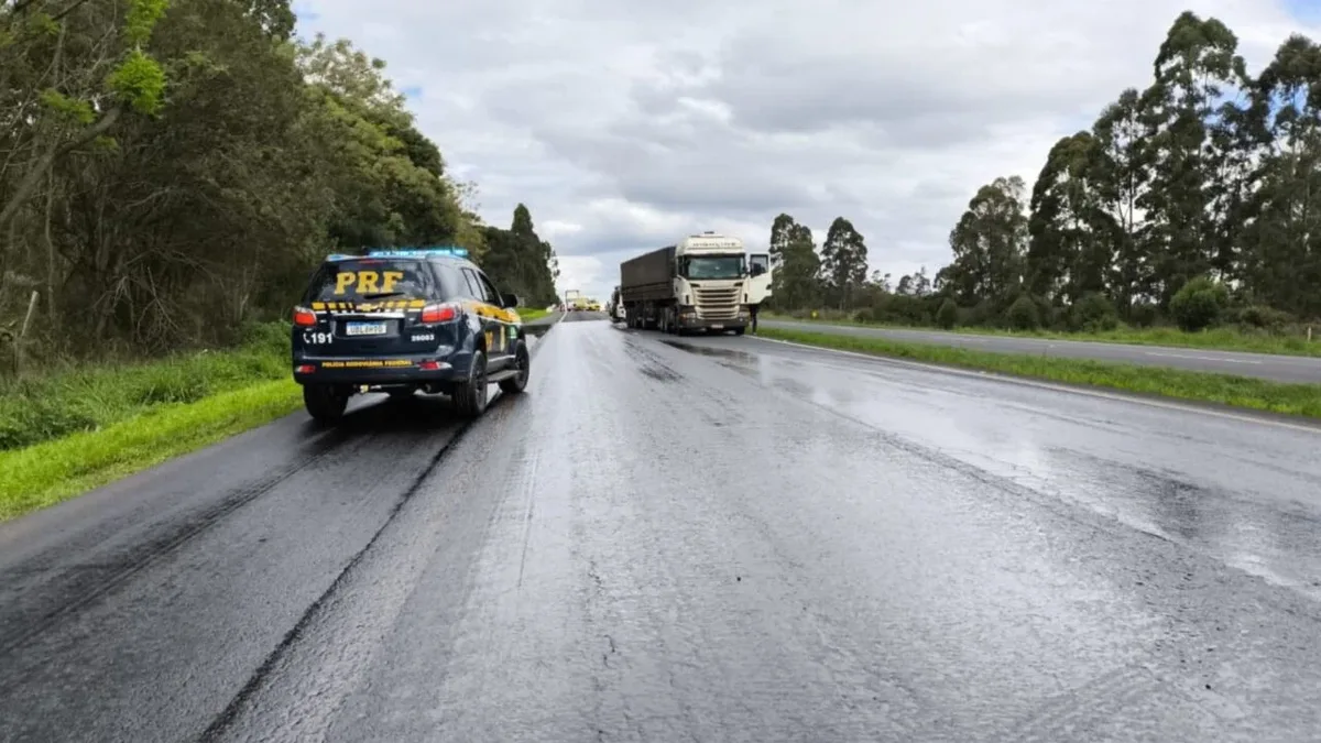 Areia ou serragem é aguardada para liberar pista da BR-376 em Ponta Grossa