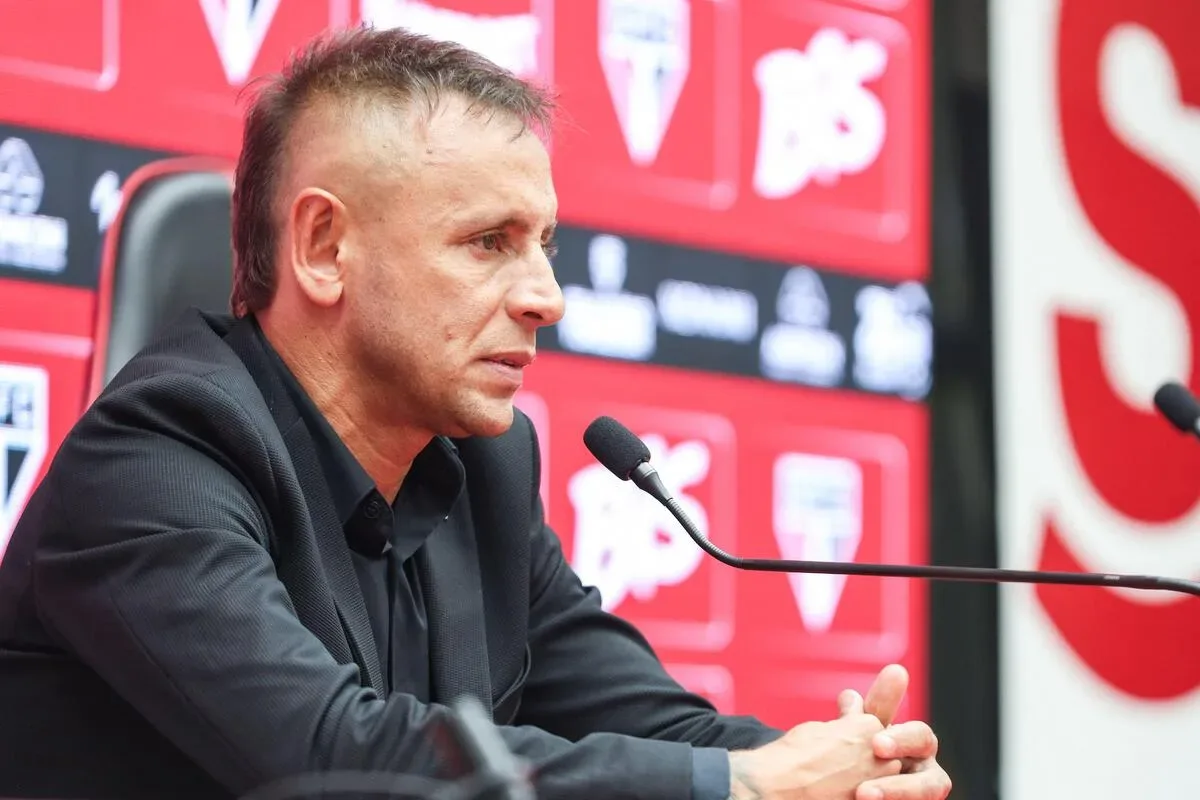 Rafinha diz que troca de Crespo pode ter ocorrido no momento errado