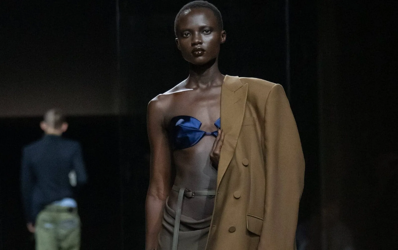 Tom Ford leva sensualidade sem pudor à passarela de Paris