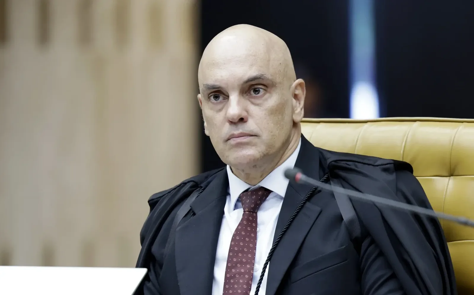 Moraes e Mendonça trocam acusações durante sessão no STF