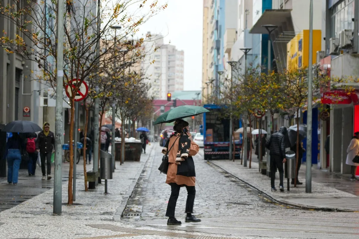 Curitiba terá máxima de 20°C na terça, mas frio volta a apertar na sexta