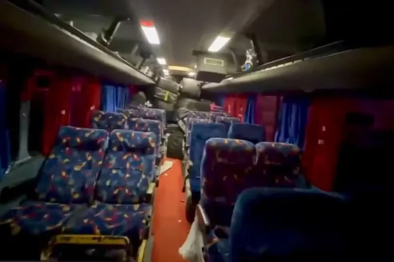 Ônibus clandestino é lacrado após transporte de cigarros em Foz do Iguaçu