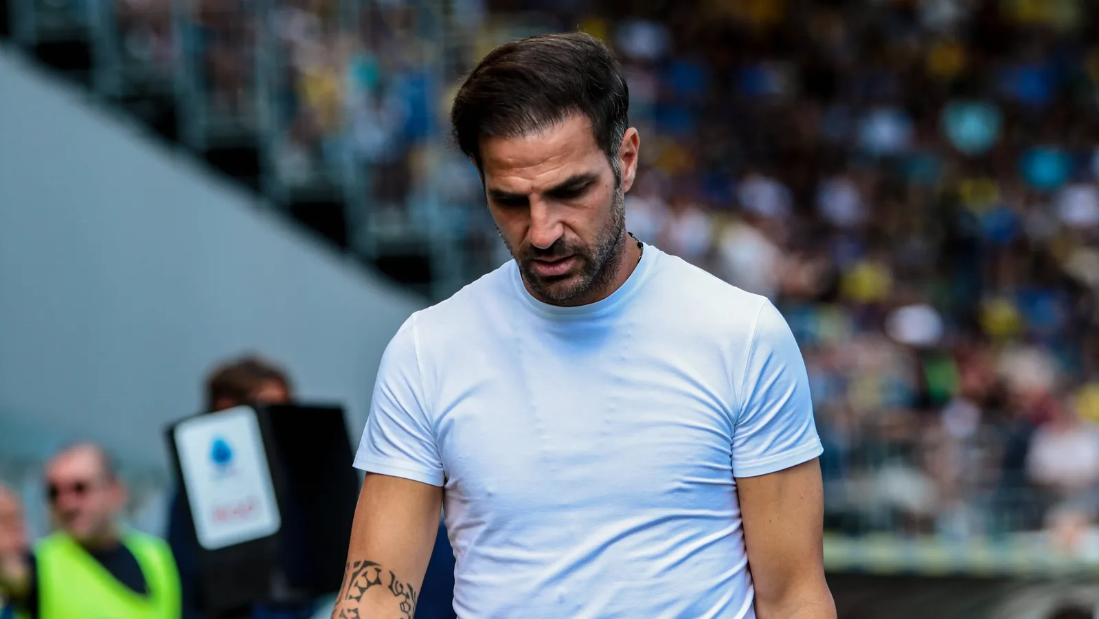 Fàbregas vê Como desperdiçar chances e elogia Frosinone após 2 a 0