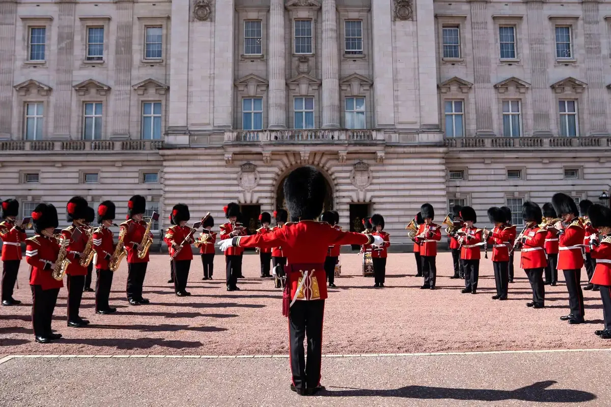 Guarda Coldstream homenageia vítimas do 11 de setembro em Buckingham