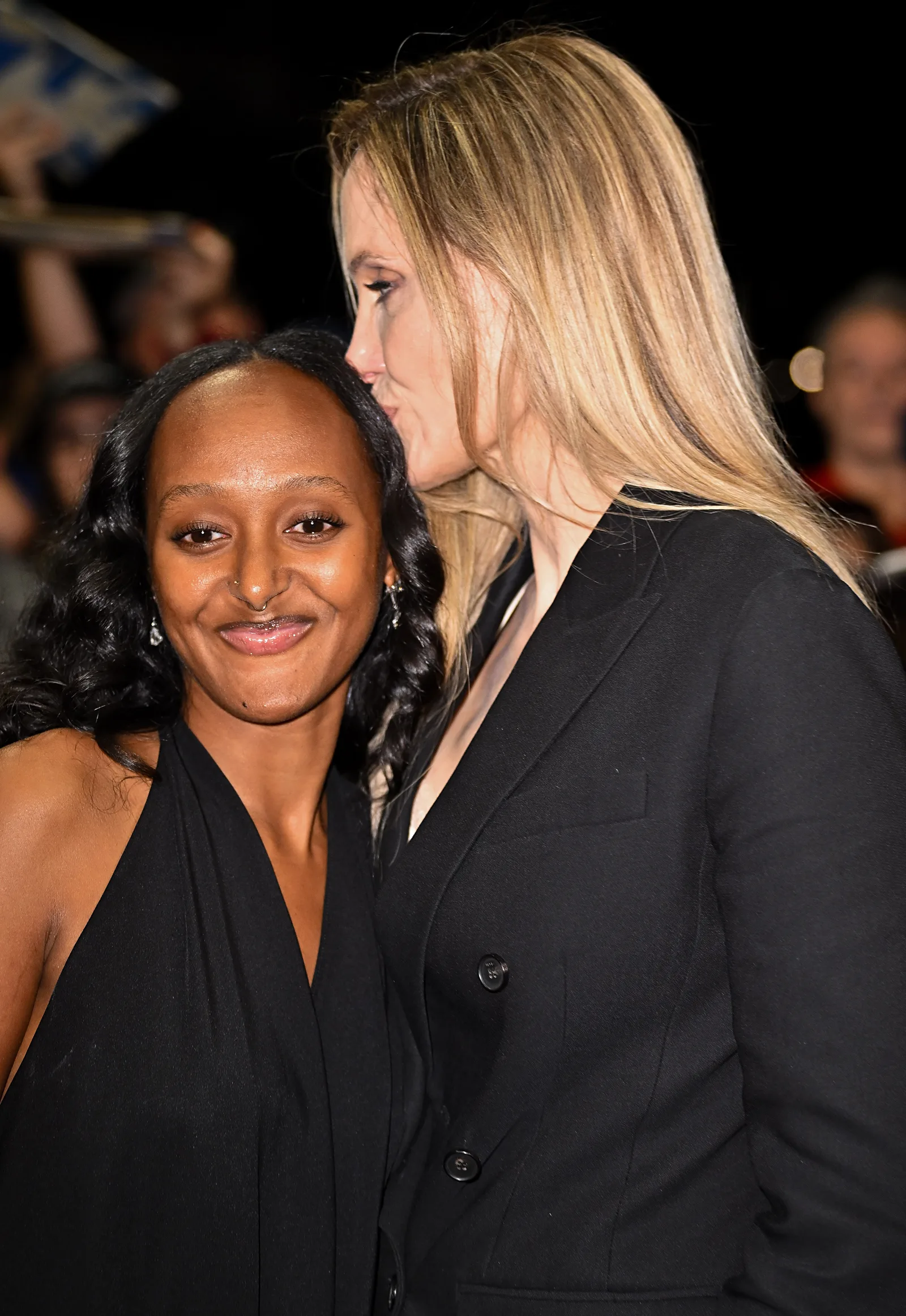 Angelina Jolie aparece com Zahara em evento de filme em Nova York