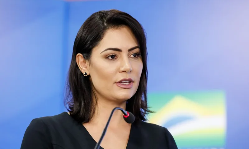 Michelle Bolsonaro recebe tratamento para enxaqueca em hospital de Brasília
