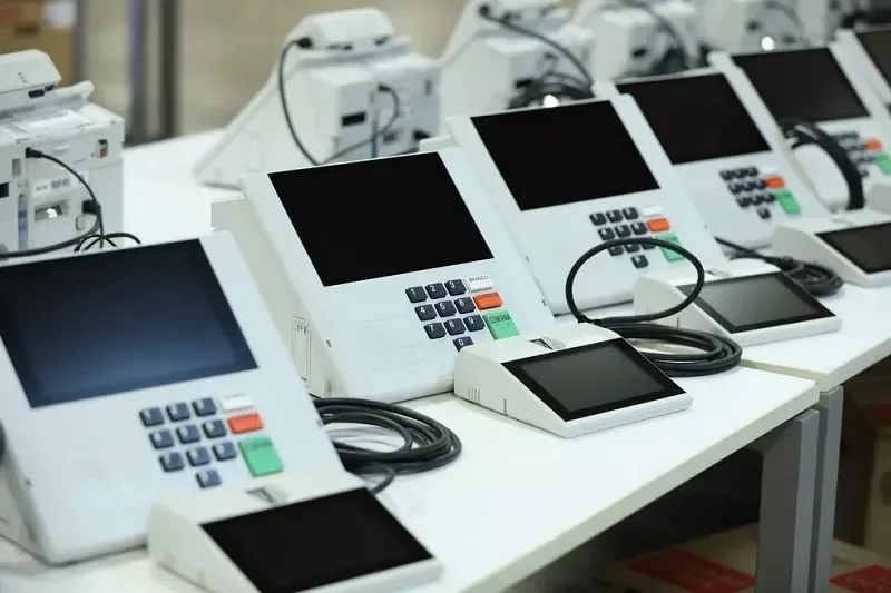 Urnas de 2026 terão novos recursos de acessibilidade para eleitores com deficiência