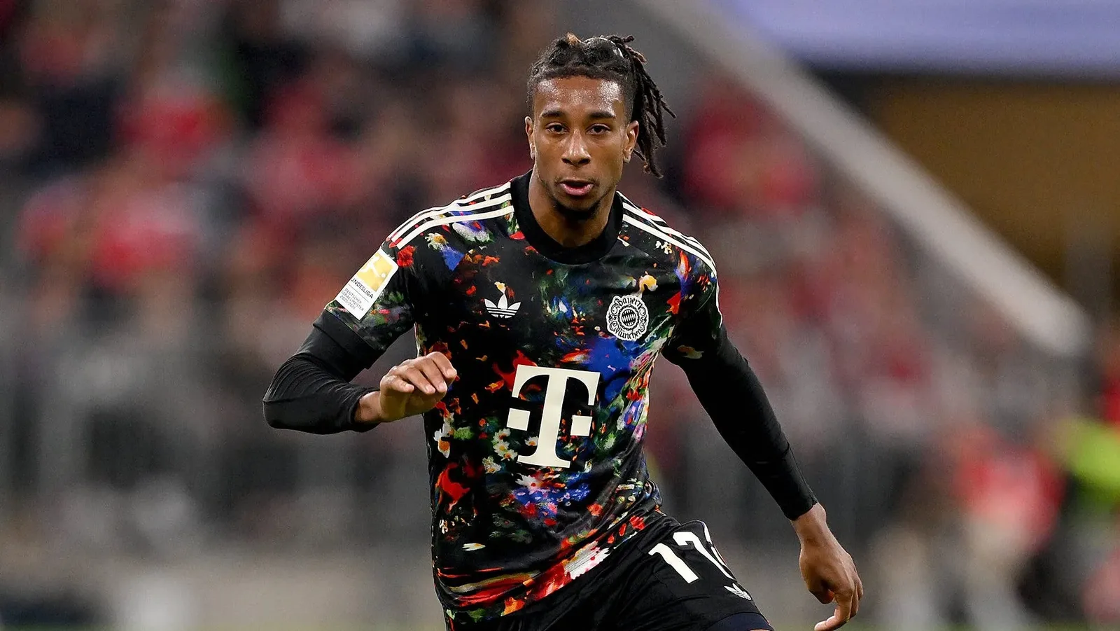 Olise negocia renovação com o Bayern sob condição de multa de 200 milhões de euros