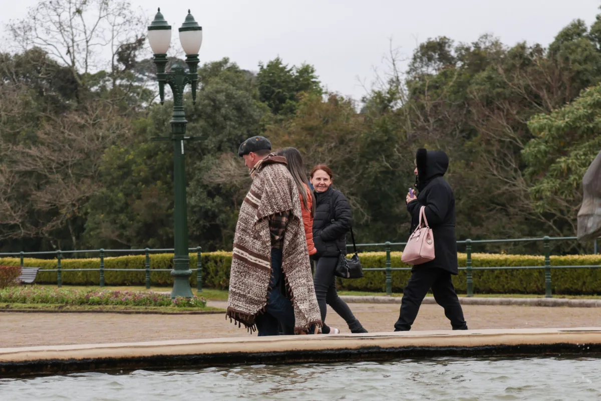 Massa de ar frio derruba temperaturas no Paraná até quarta-feira
