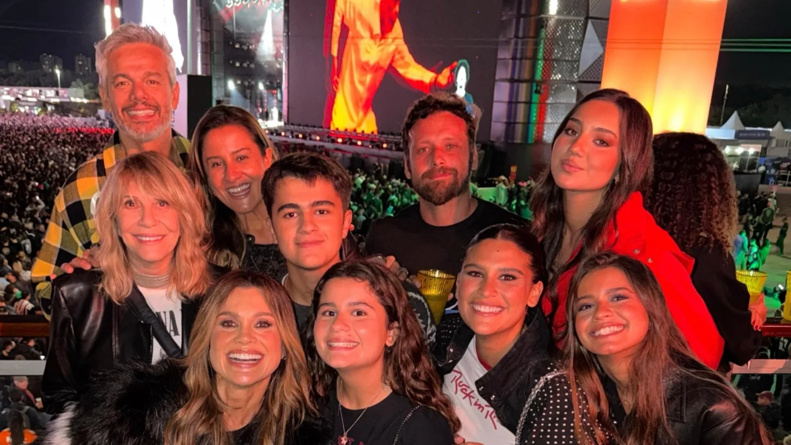 Giulia Costa aparece com Flávia Alessandra e Renata Sorrah no Rock in Rio