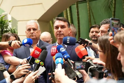 Colunista do UOL aponta que Flávio aproveitou a crise no STF para barrar o fim da escala 6x1