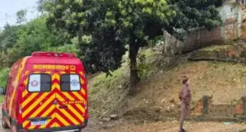 Barranco desaba durante temporal e mata três pessoas em Ponta Grossa