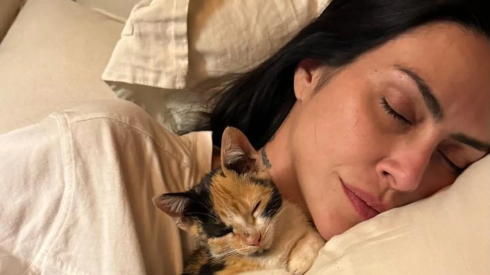 Cleo Pires se despede da gata Manchinha nas redes sociais