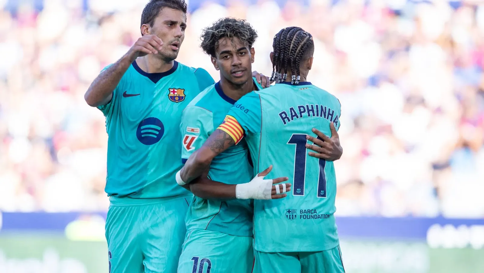 Raphinha vira camisa 9 e surpreende Rodri no Barcelona
