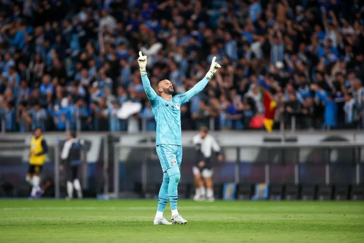 Weverton faz cinco grandes defesas e segura empate do Grêmio com o Palmeiras