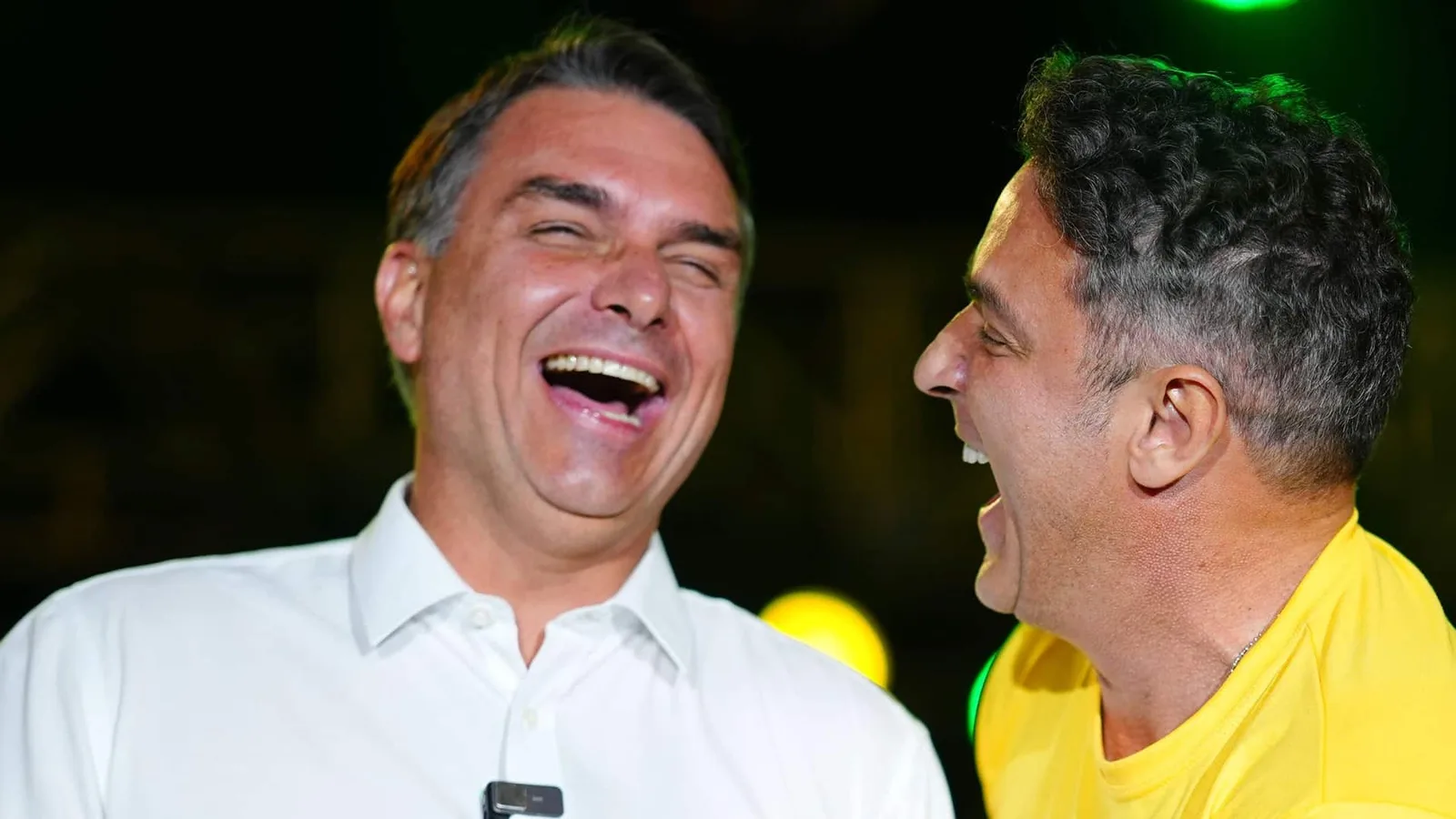 Em editorial, Folha cobra Flávio Bolsonaro por “herança golpista”, “subserviência a Trump” e elo com Vorcaro