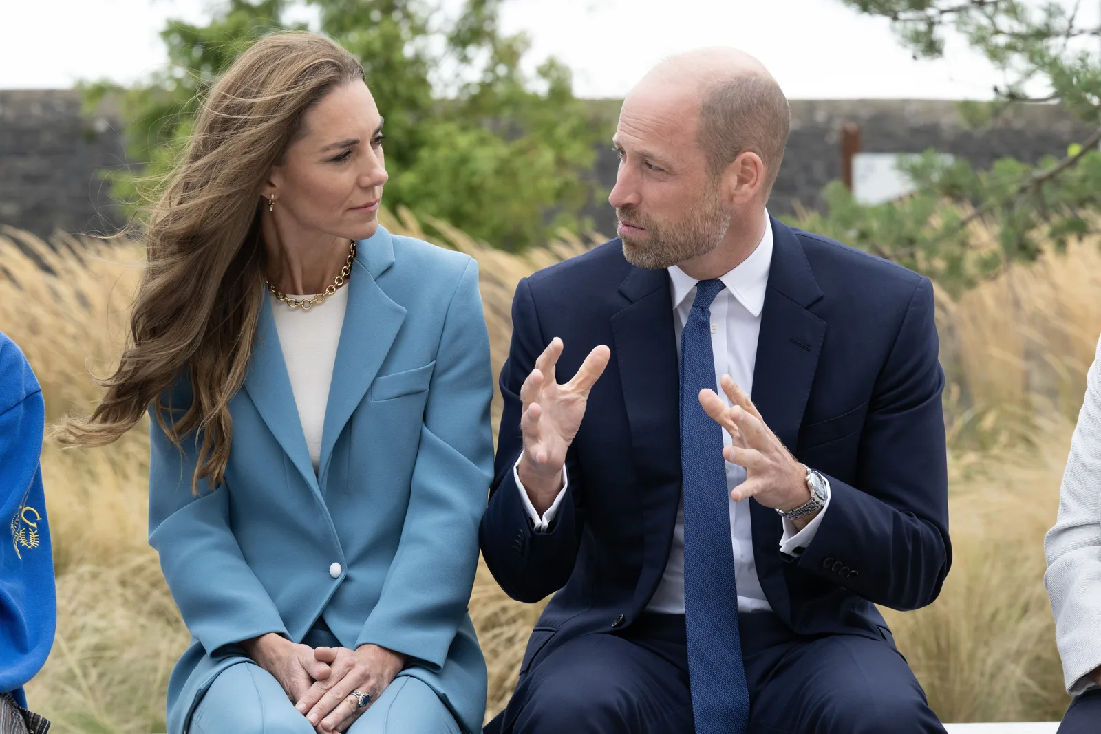 Kate Middleton usa brincos ligados à prevenção do suicídio em evento com William