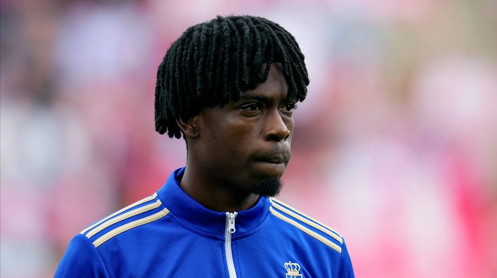 Ovie Ejaria busca novo clube pelo LinkedIn após saída do Real Oviedo