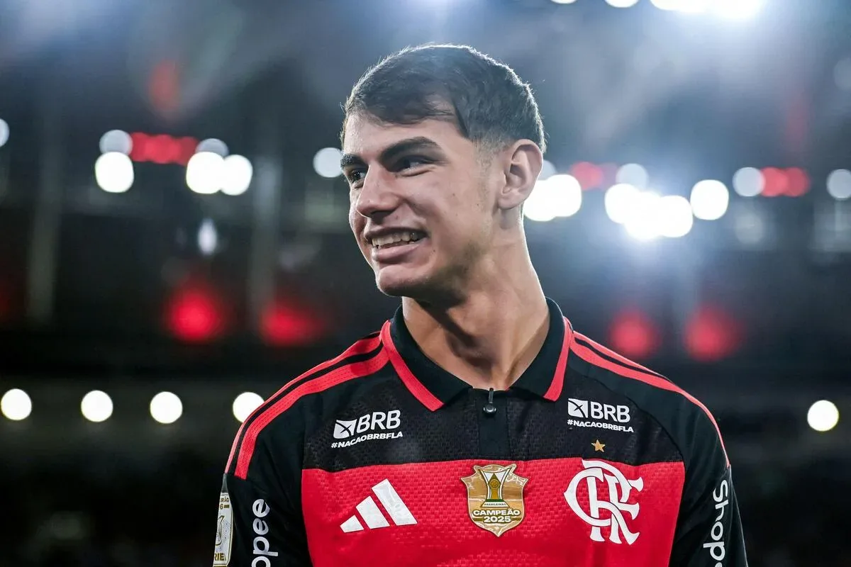 Joaquín Freitas é apresentado pelo Flamengo e mira vaga no ataque