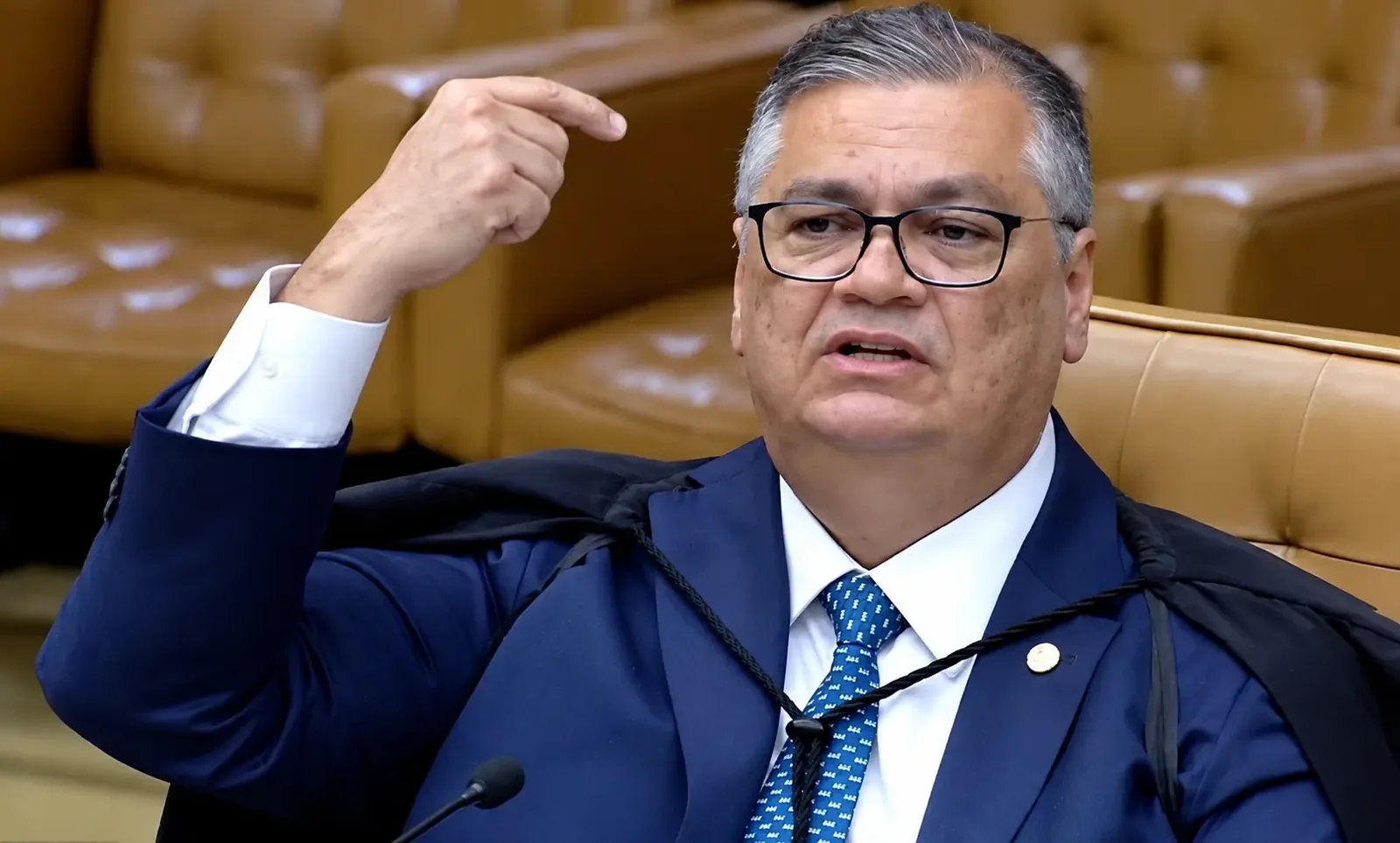 Dino contesta rito do STF e defende julgamento conjunto de Moraes e Mendonça