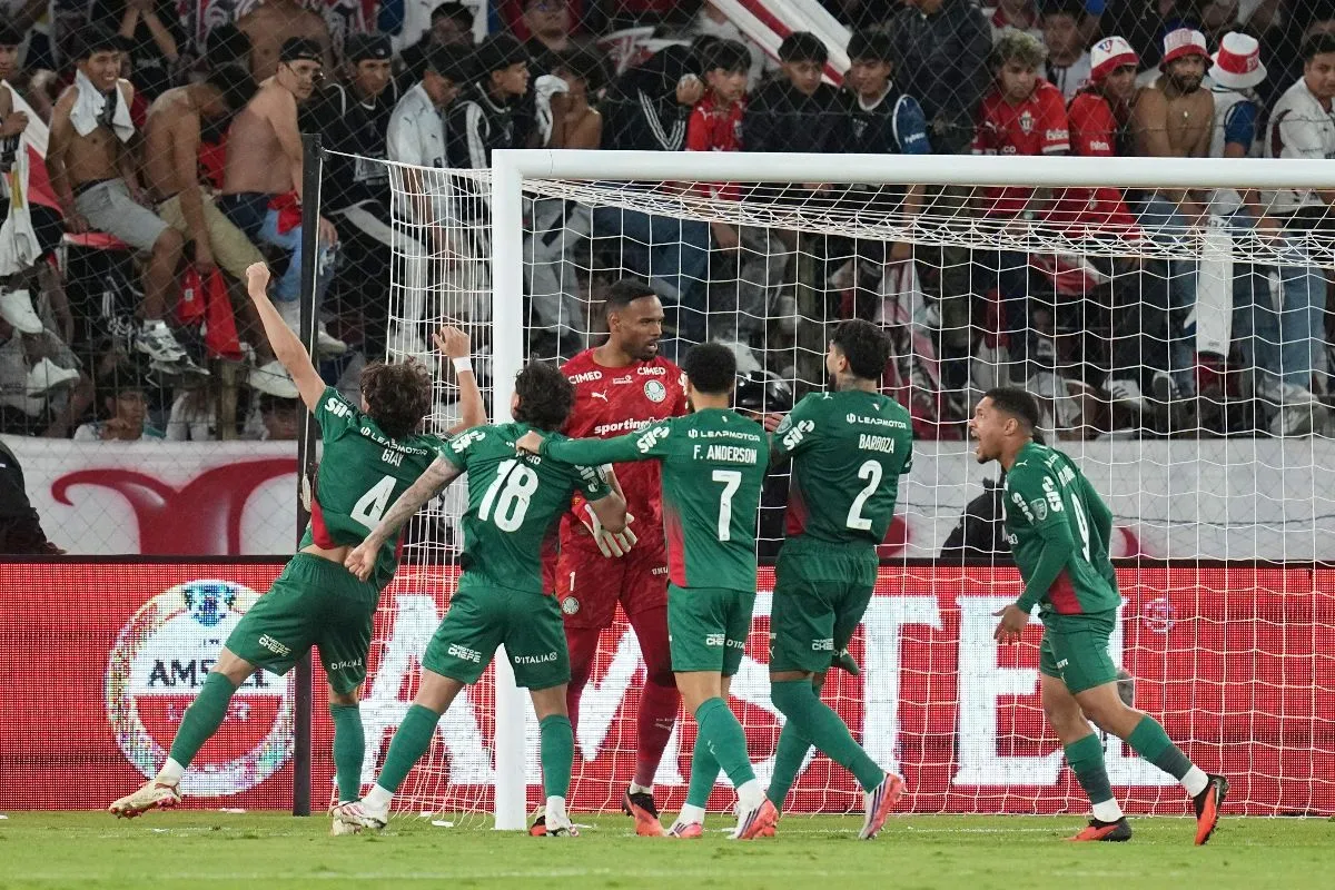 Carlos Miguel pega duas cobranças, e Palmeiras vai à semi da Libertadores