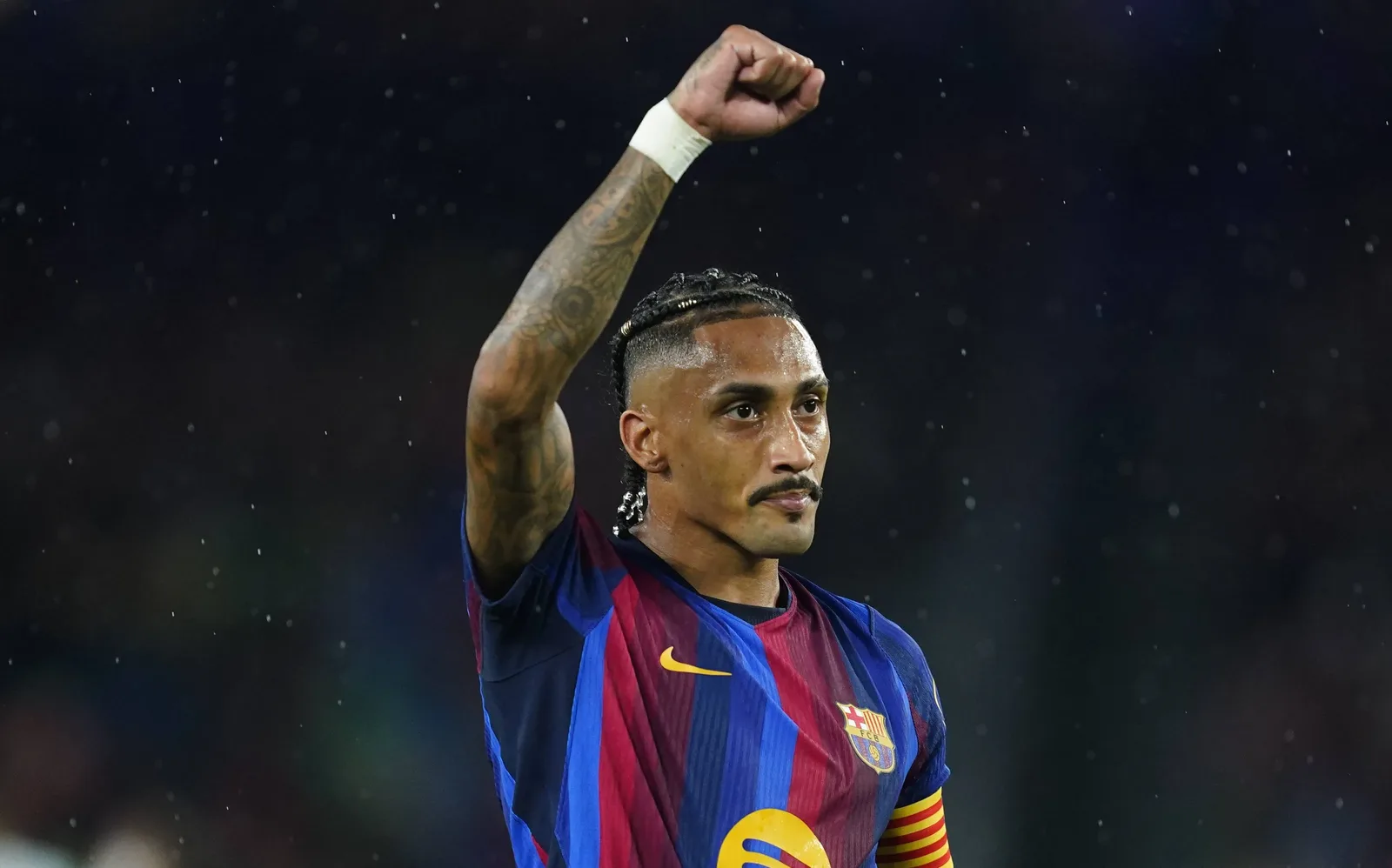 Barcelona vence o Racing, bate recorde e mantém campanha perfeita