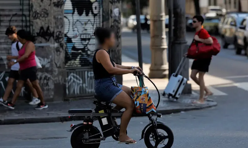 Decreto fixa onde patinetes e scooters podem circular em Curitiba