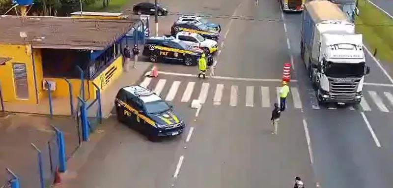Motoristas recebem orientações sobre sono e manutenção na BR-376