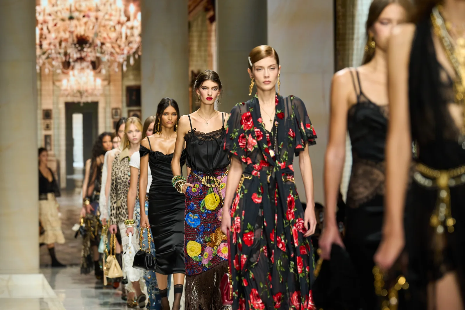Dolce&Gabbana leva extravagância siciliana ao verão 2027 em Milão