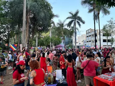 CarnaLula ocupa praça de Goiânia com música e mobilização pela democracia