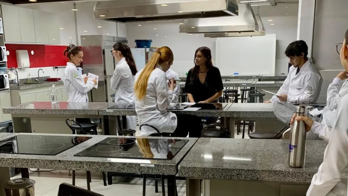 UniCuritiba promove oficinas para ajudar estudantes na escolha da carreira